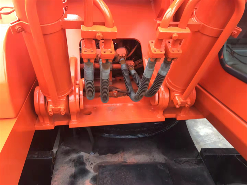Doosan DH210w Excavator