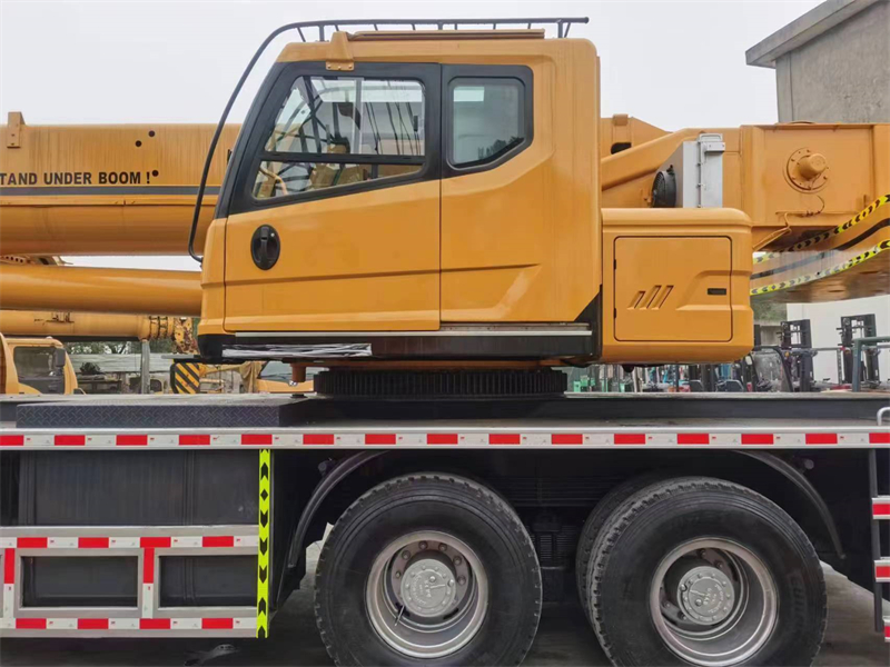 China crane xcmg 70ton QY70k truck crane