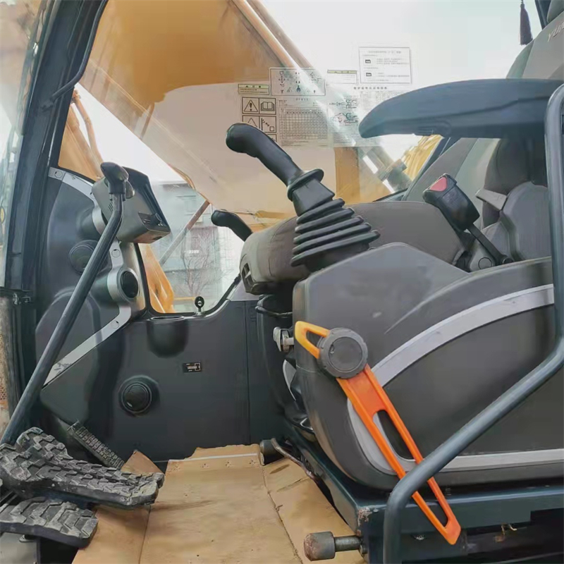 Hyundai 215-9T Excavator