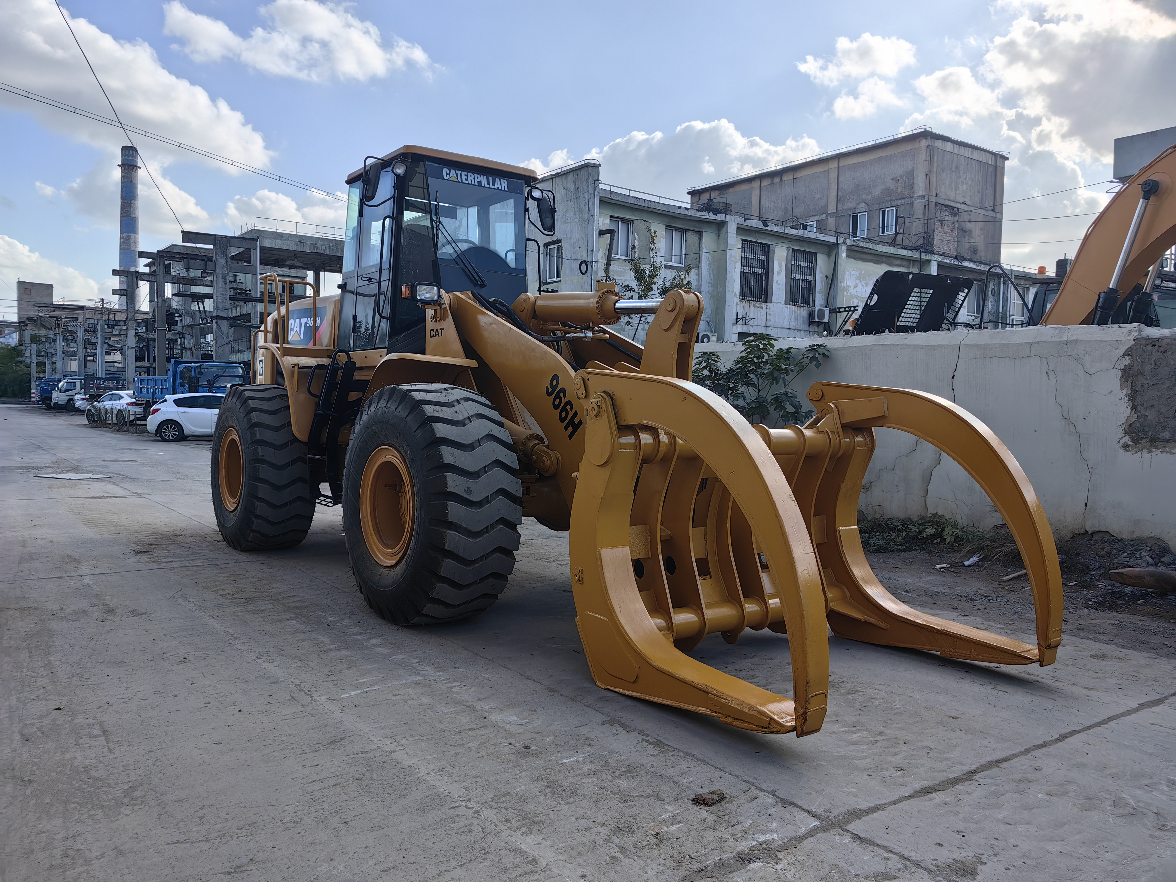 used loader cat 966h with clamp