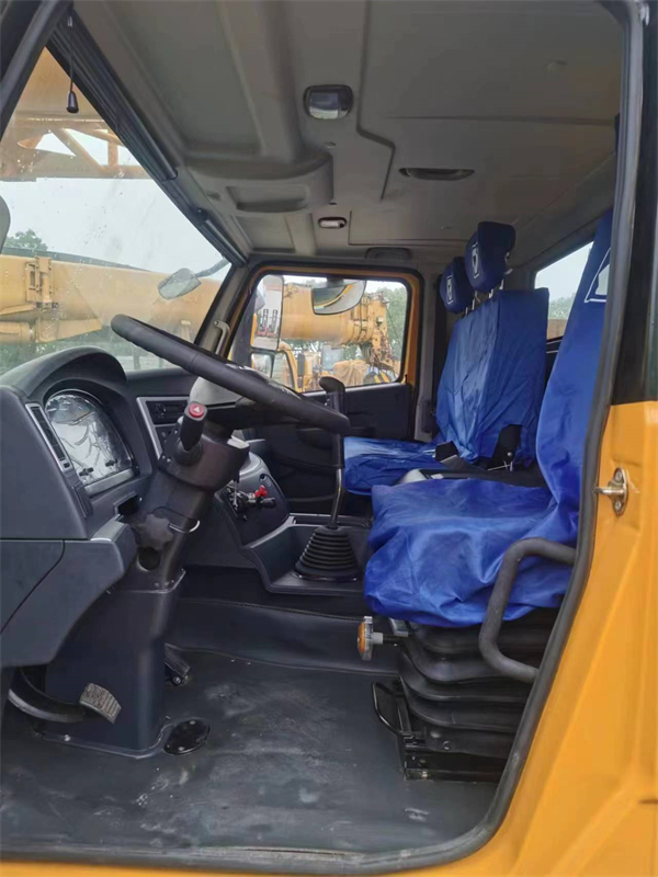 China crane xcmg 70ton QY70k truck crane