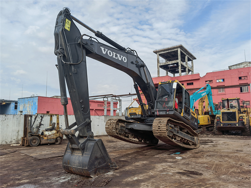 Volvo EC290B Crawler Excavator