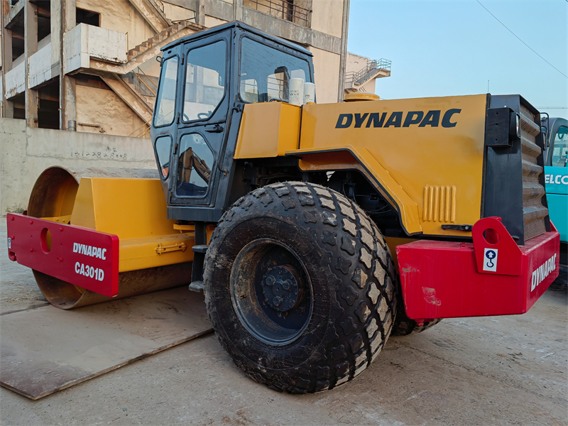 Dynapac road roller CA301d
