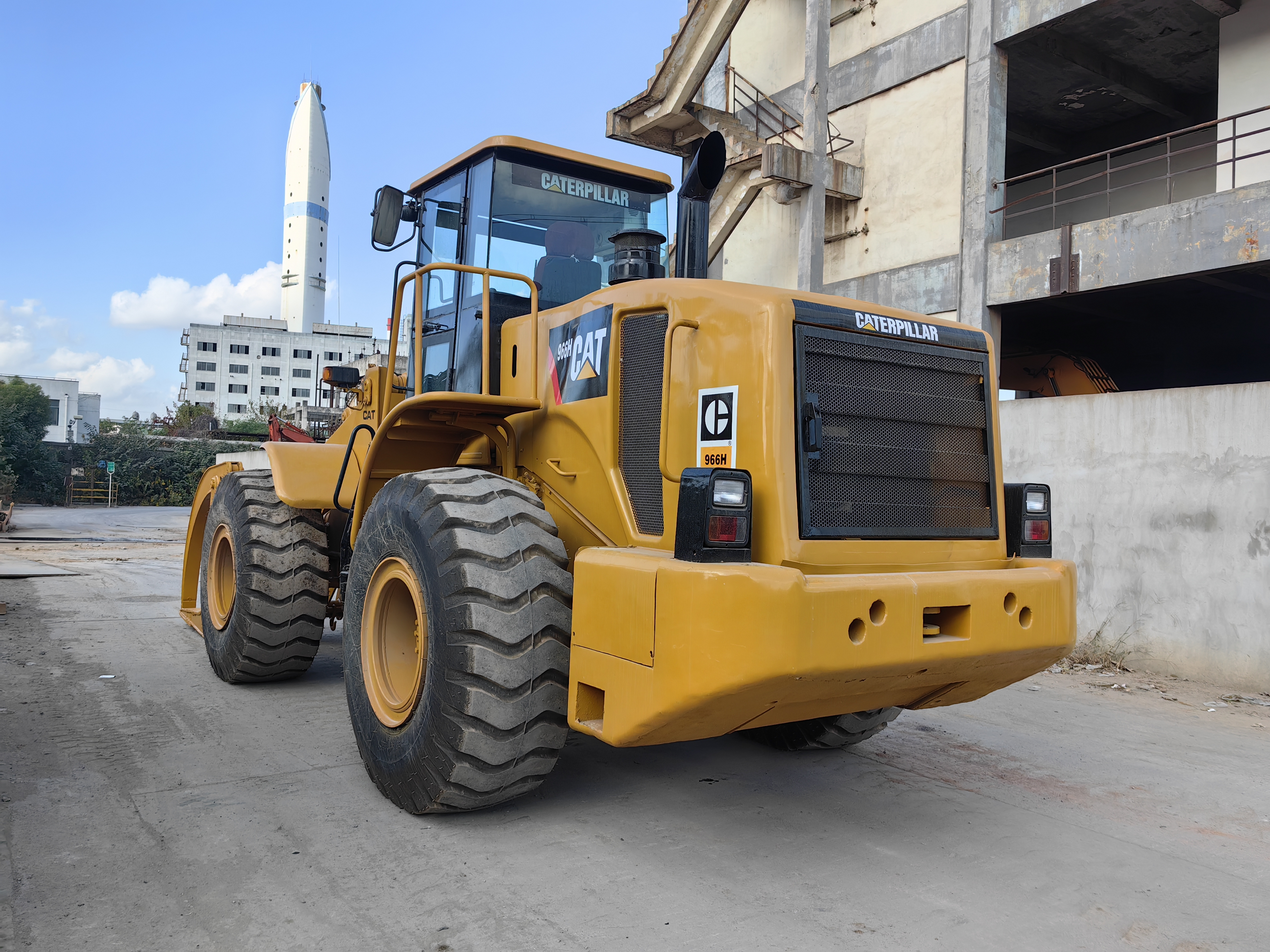 used loader cat 966h with clamp