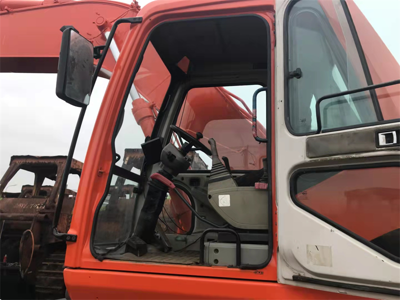 Doosan DH210w Excavator