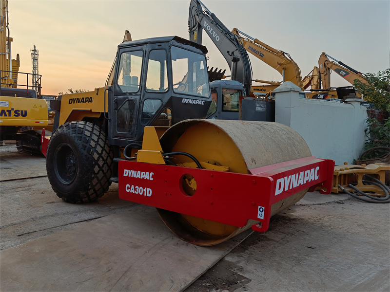 Dynapac road roller CA301d