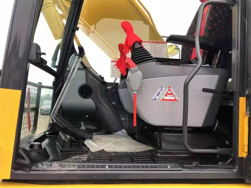 Komatsu PC200-8N1 Excavator