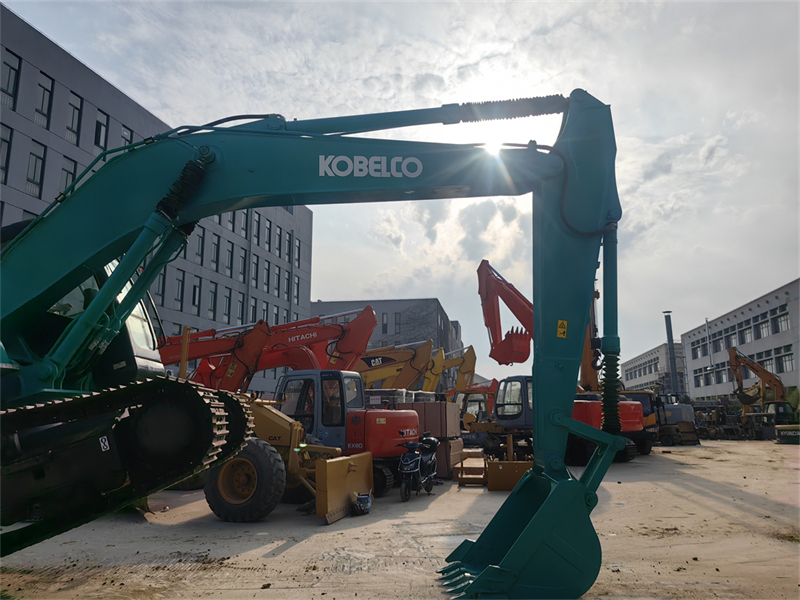 KOBELCO 200 EXCAVATOR SK200-8