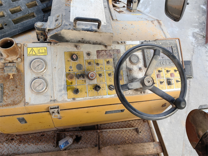 Used road milling machine original Cat PM102