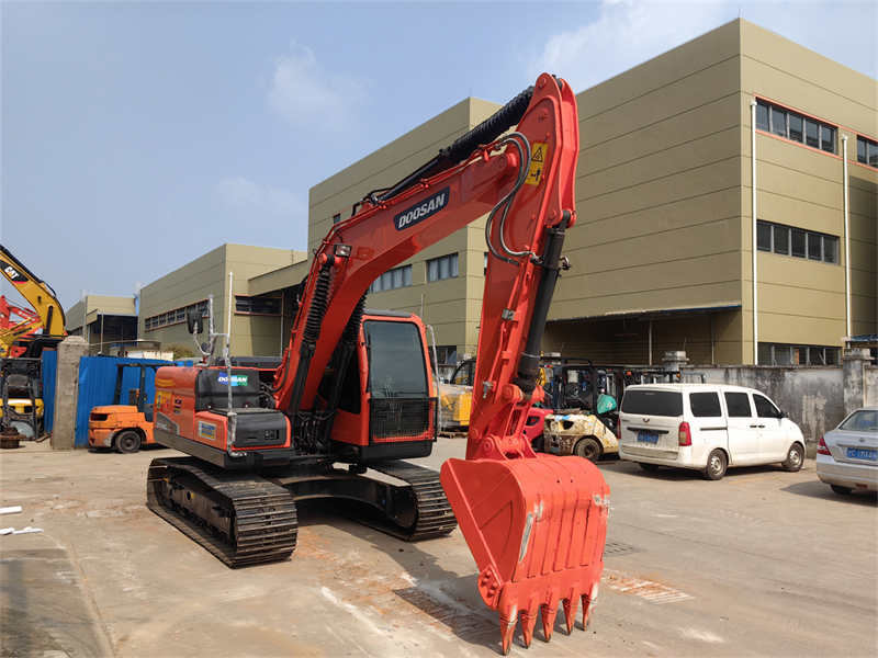 USED EXCAVATOR DOOSAN DX140LC FOR SALE