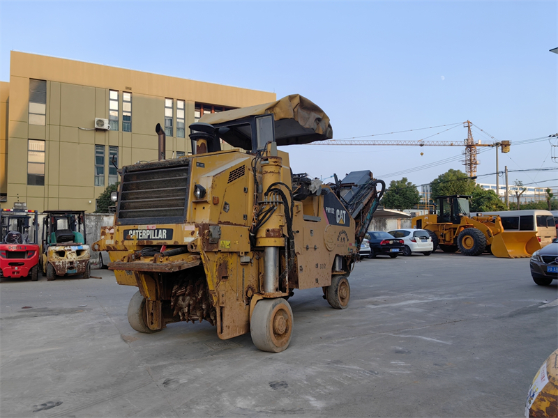 Used road milling machine original Cat PM102