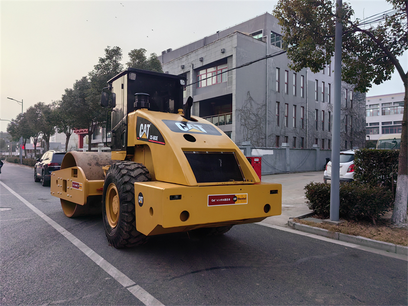 Caterpillar compactor CS-683E Road Roller