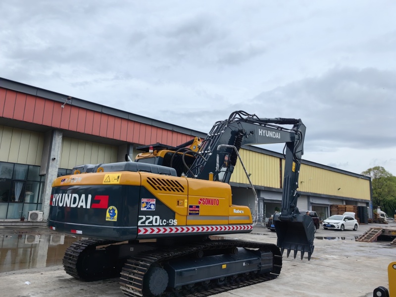 Hyundai 220-9s Excavator