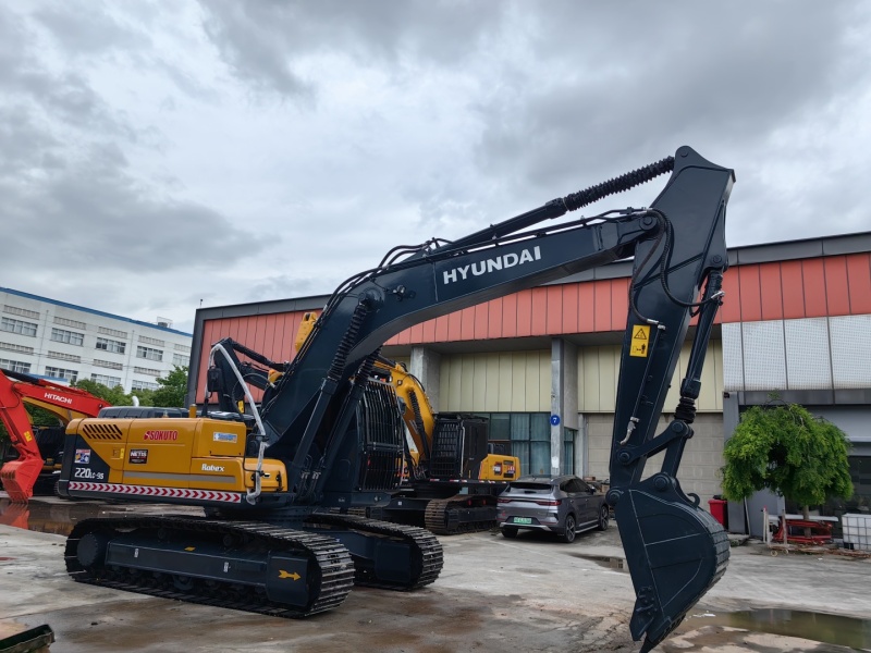 hyundai 220LC-9S crawler excavator