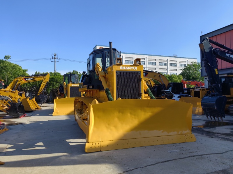 Shantui bulldozer SD22 almost new