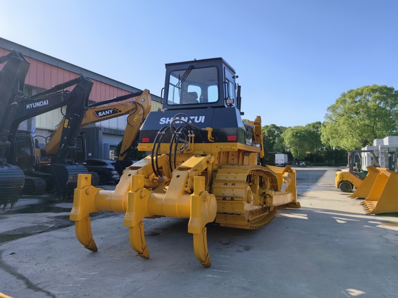 Shantui bulldozer SD22 almost new