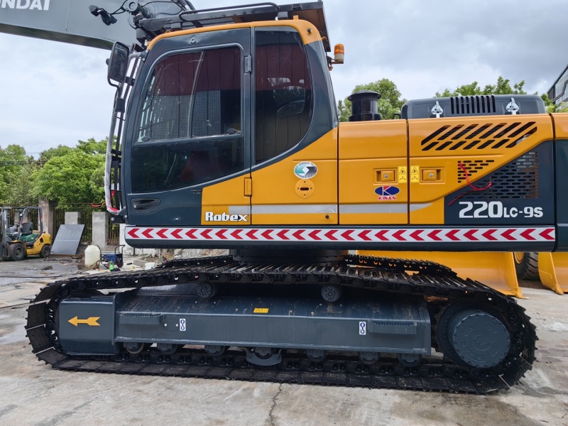 hyundai 220LC-9S crawler excavator