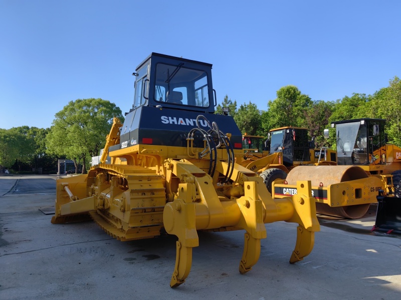 Shantui bulldozer SD22 almost new