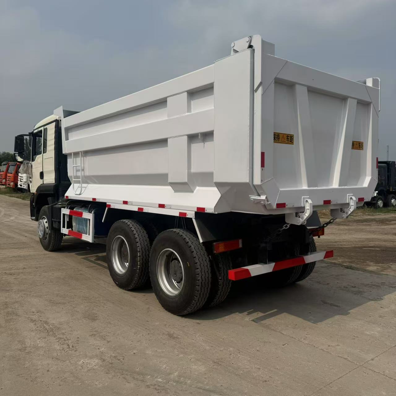 Sinotruck  2x8 newer model howo