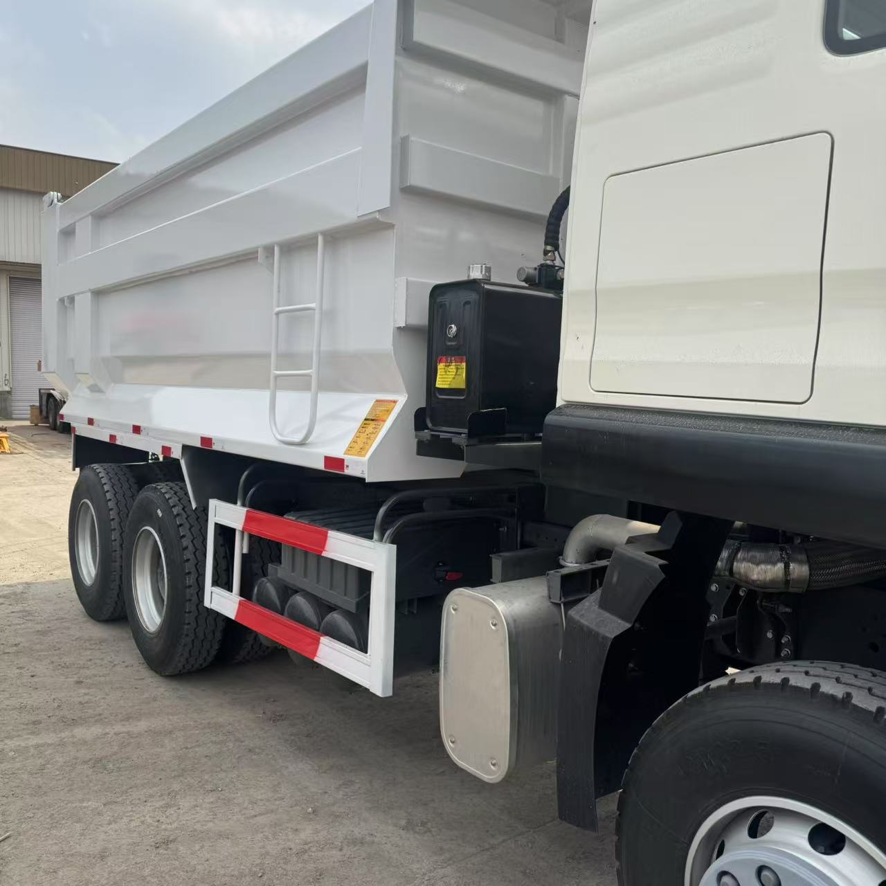 Sinotruck  2x8 newer model howo