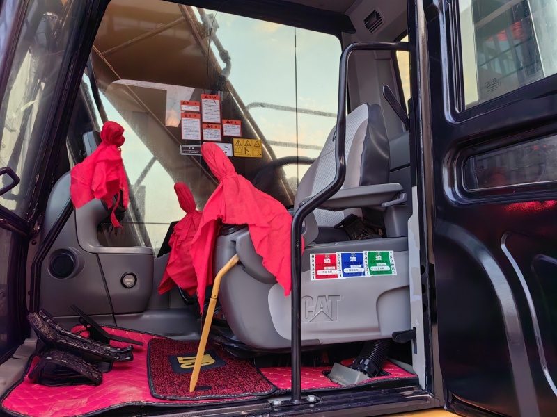 Caterpillar 320d excavator