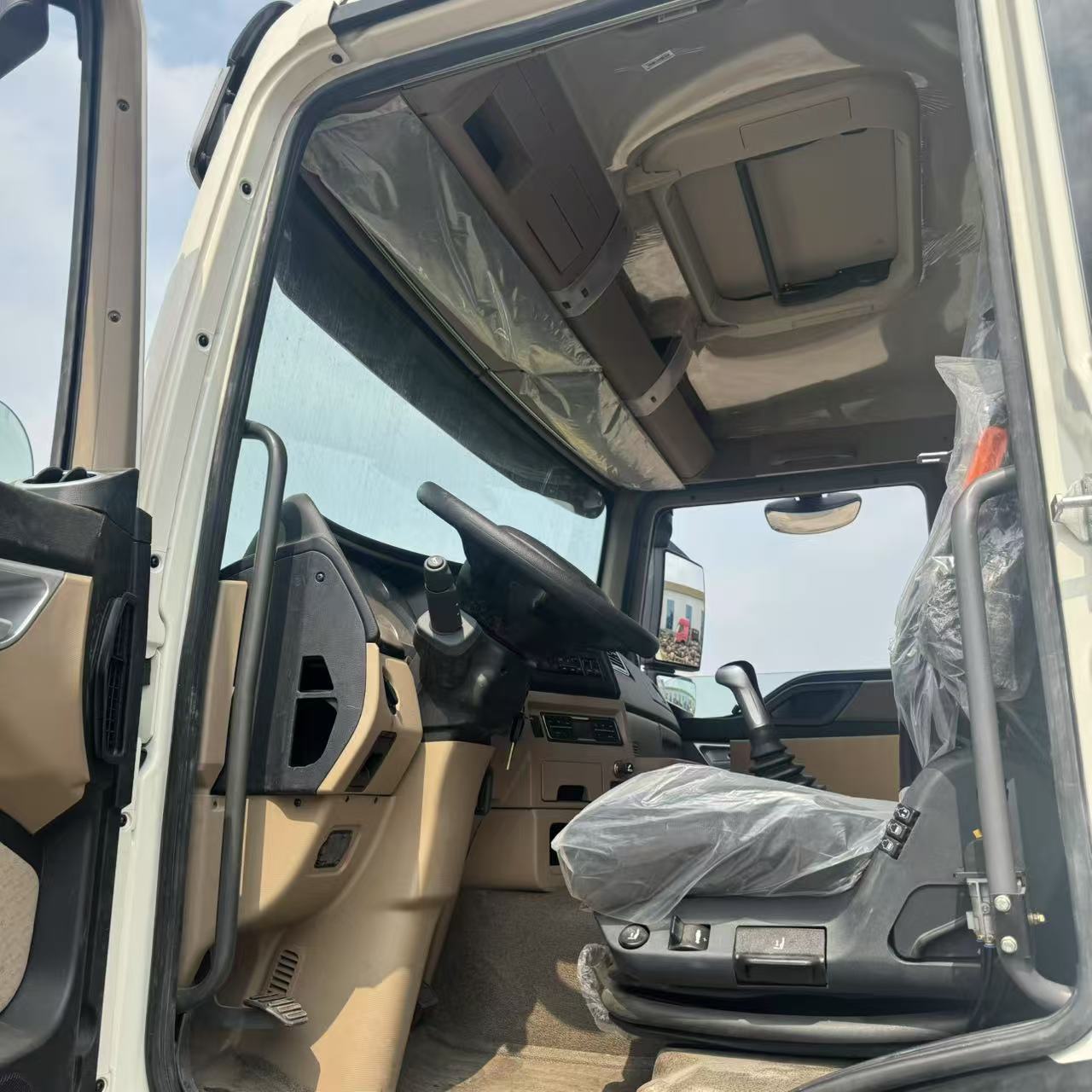 Sinotruck  2x8 newer model howo