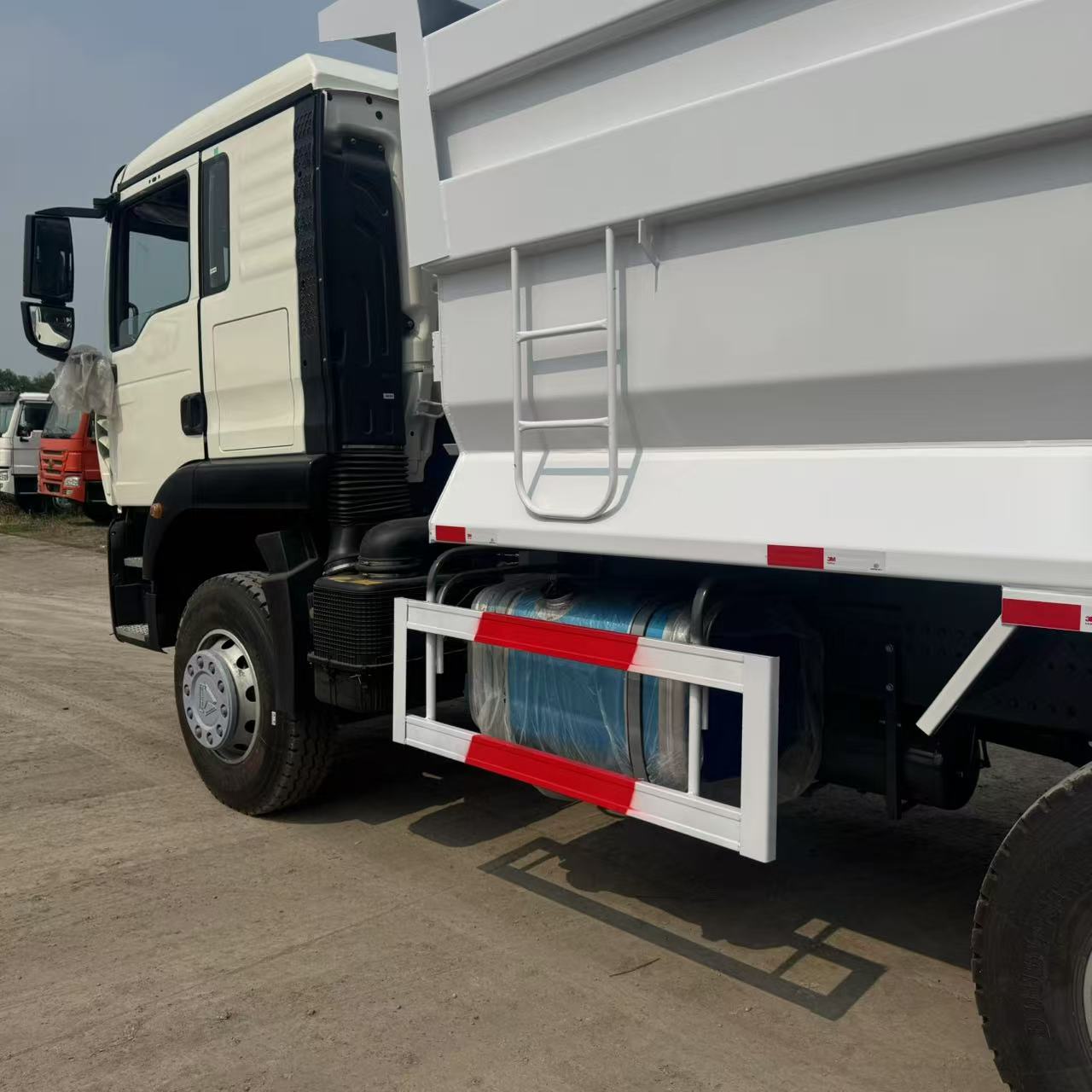 Sinotruck  2x8 newer model howo