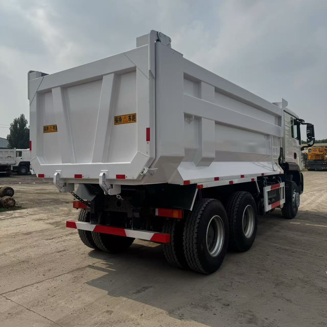Sinotruck  2x8 newer model howo