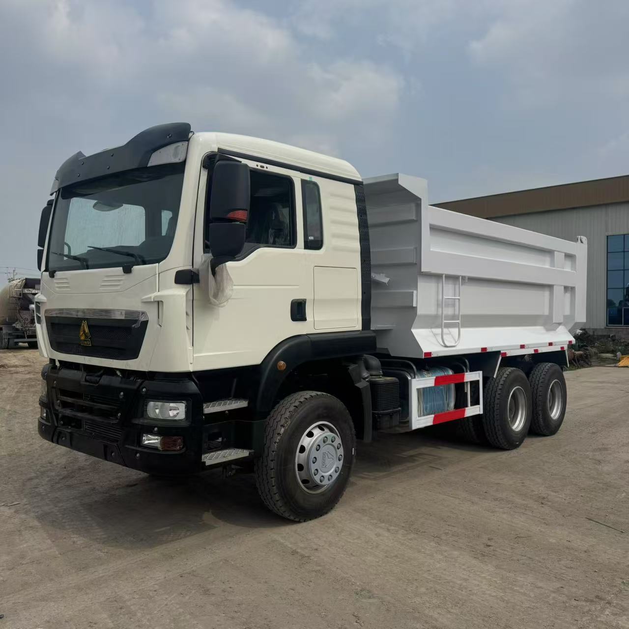 Sinotruck  2x8 newer model howo