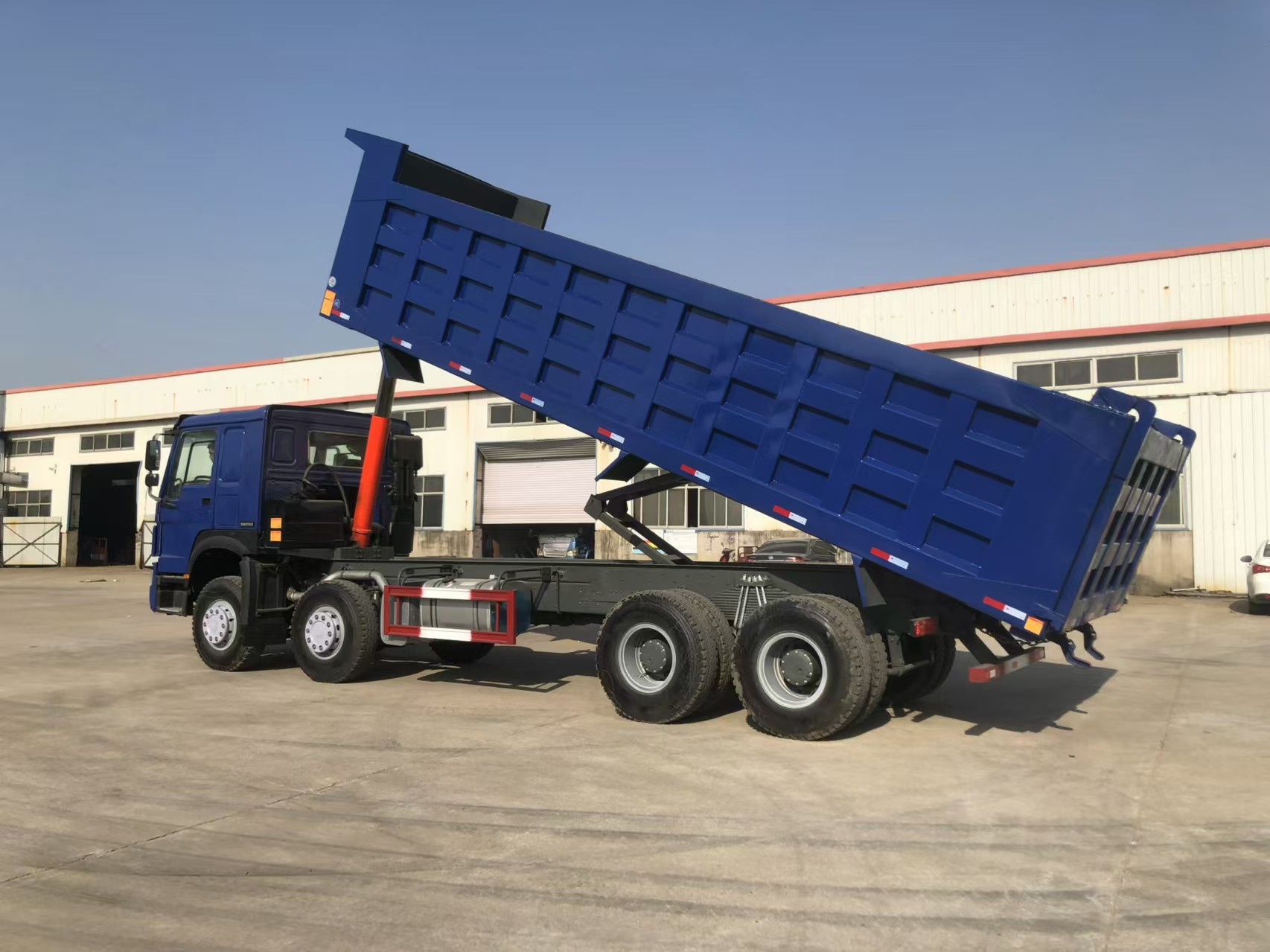 Howo 12 wheels dump truck 4x8