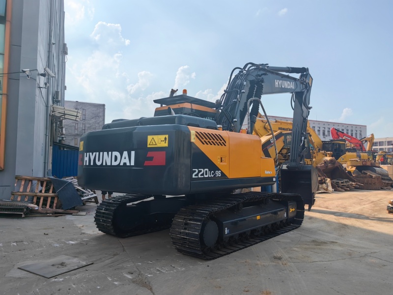 HYUNDAI 220LC-9S Crawler Excavator