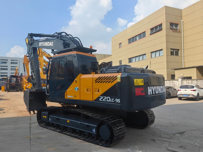 HYUNDAI 220LC-9S Crawler Excavator