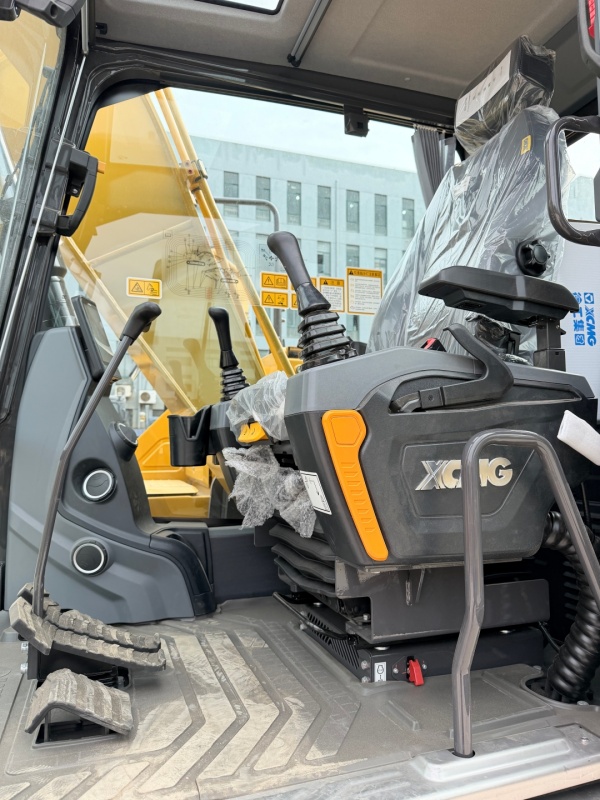XCMG XE135 Excavator