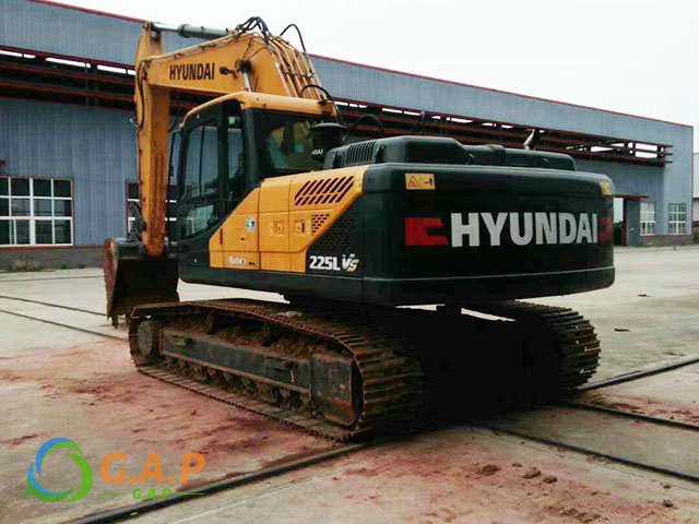 Hyundai R225 Excavator
