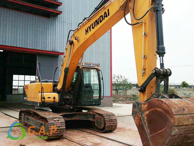 Hyundai R225 Excavator
