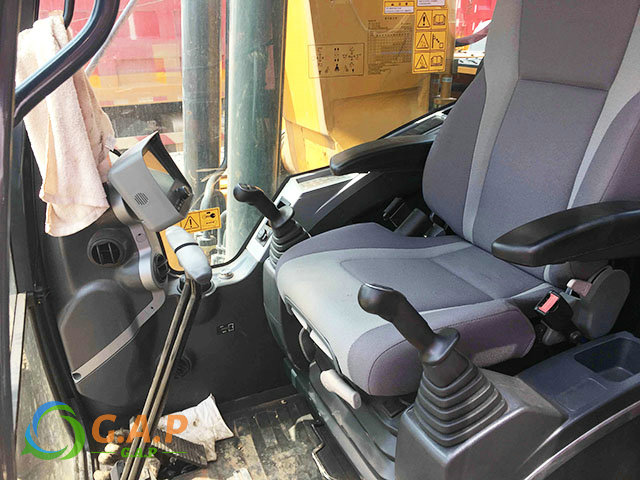 Hyundai R225 Excavator