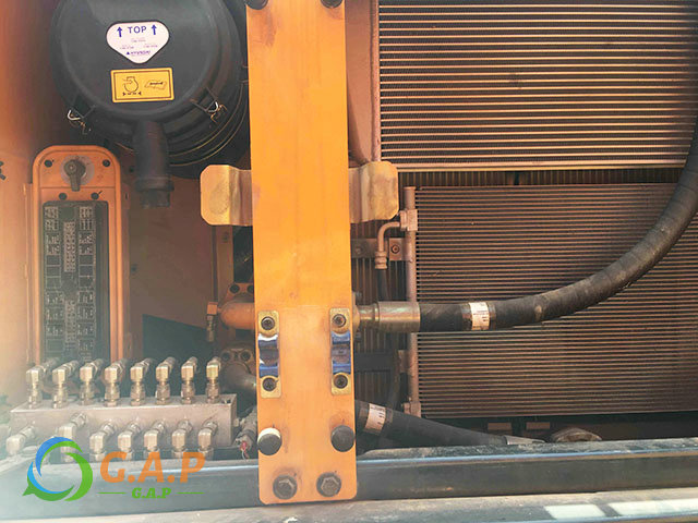 Hyundai R225 Excavator