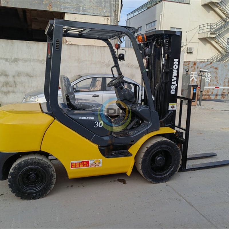 Komatsu fd30 3ton forklift with 3 stage 4.5m lifting
