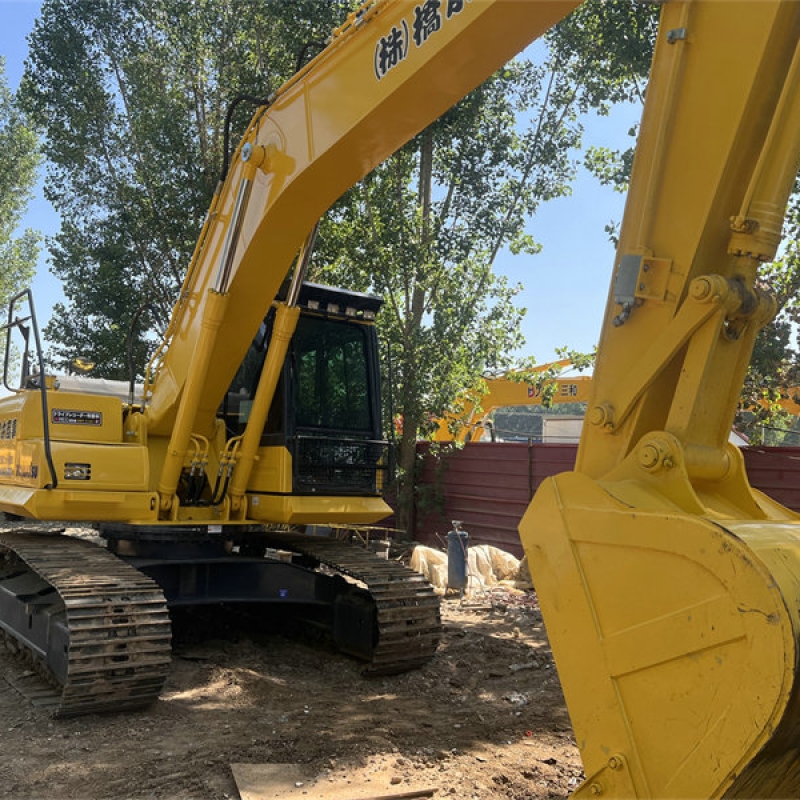 Komatsu PC200-8 Excavator