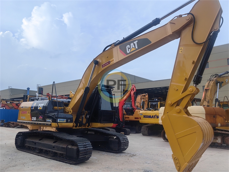 Caterpillar 325D Excavator