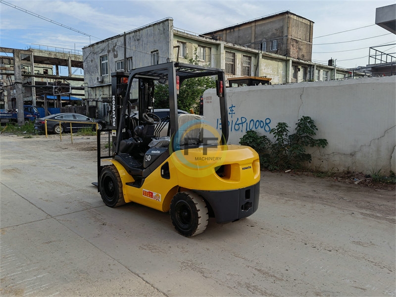 Komatsu fd30 3ton forklift with 3 stage 4.5m lifting