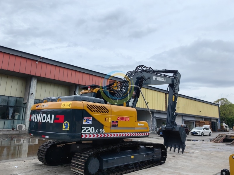 Hyundai 220-9s Excavator