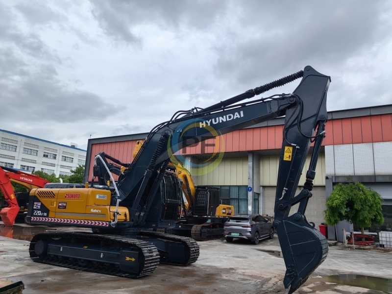 hyundai 220LC-9S crawler excavator