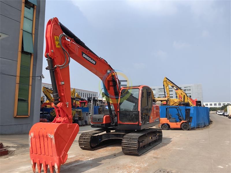 USED EXCAVATOR DOOSAN DX140LC FOR SALE