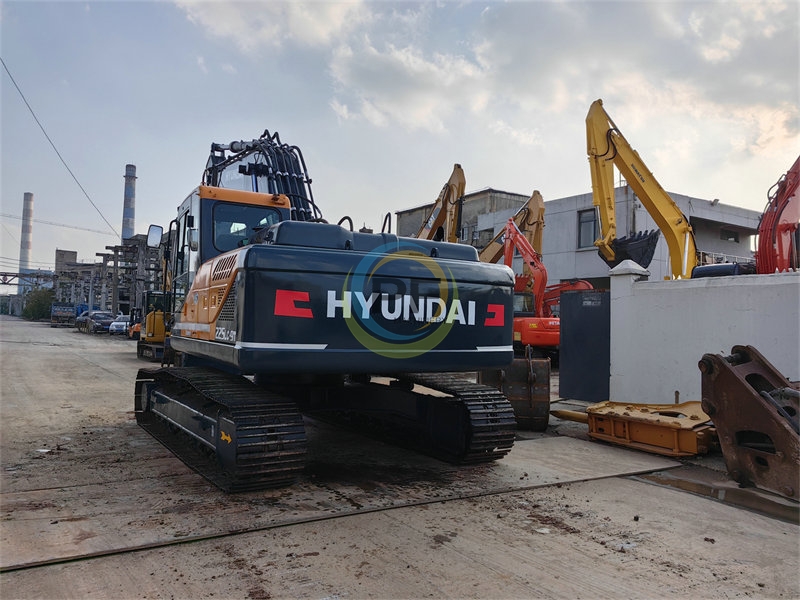 hyundai 225LC-9 excavator