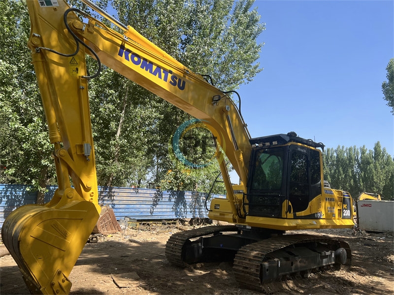 Komatsu PC200-8 Excavator