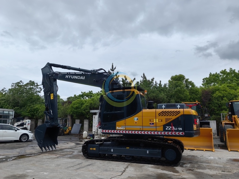 hyundai 220LC-9S crawler excavator
