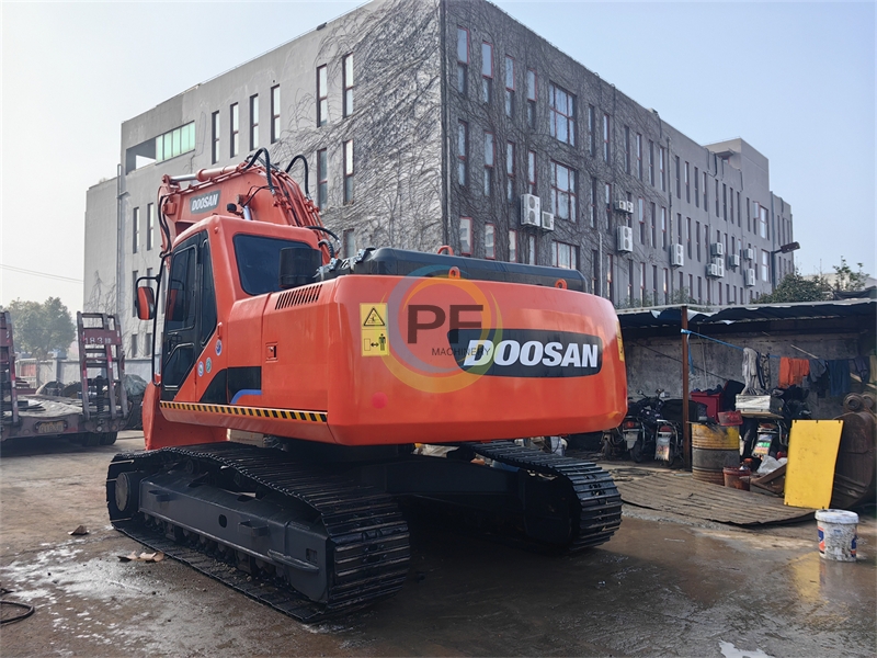 Doosan DH225LC-7 Excavator