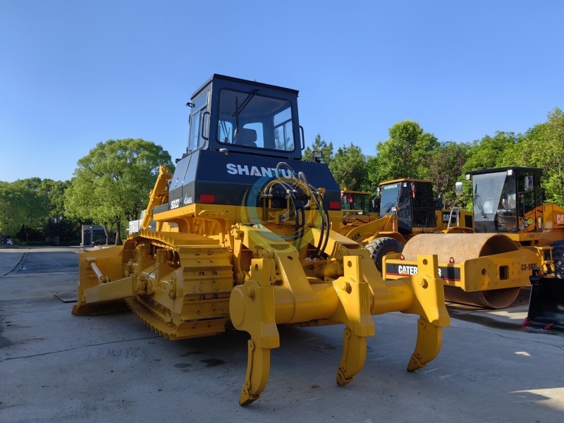 Shantui bulldozer SD22 almost new