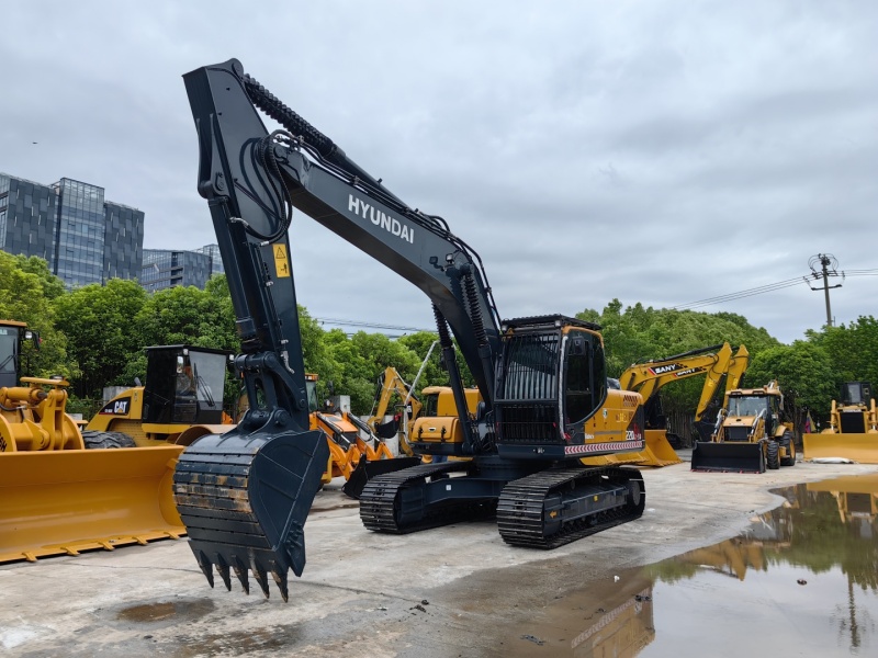 Hyundai 220-9s Excavator